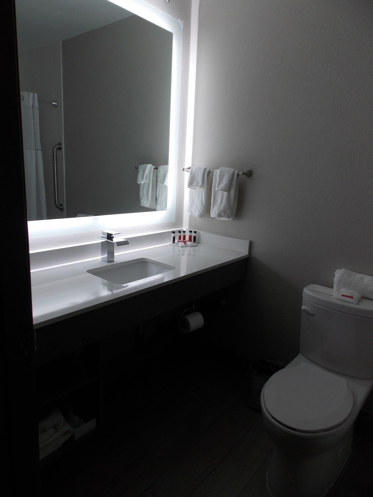 ซูเปอร์ 8 บาย วินด์แฮม ซานตา ครูส/บีช บอร์ดวอล์ก อีสต์ Hotel ซานตาครูซ ภายนอก รูปภาพ