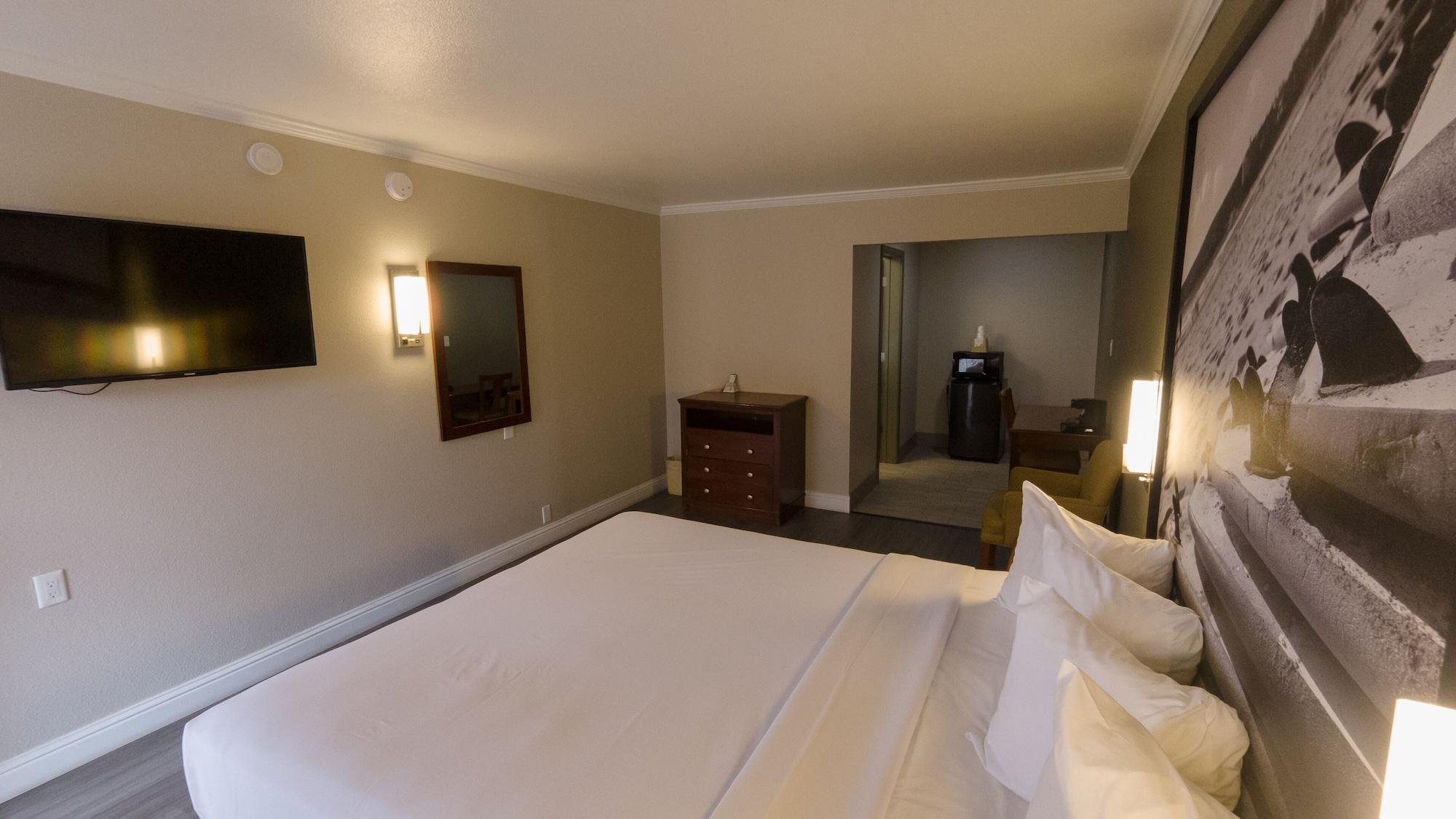 ซูเปอร์ 8 บาย วินด์แฮม ซานตา ครูส/บีช บอร์ดวอล์ก อีสต์ Hotel ซานตาครูซ ภายนอก รูปภาพ