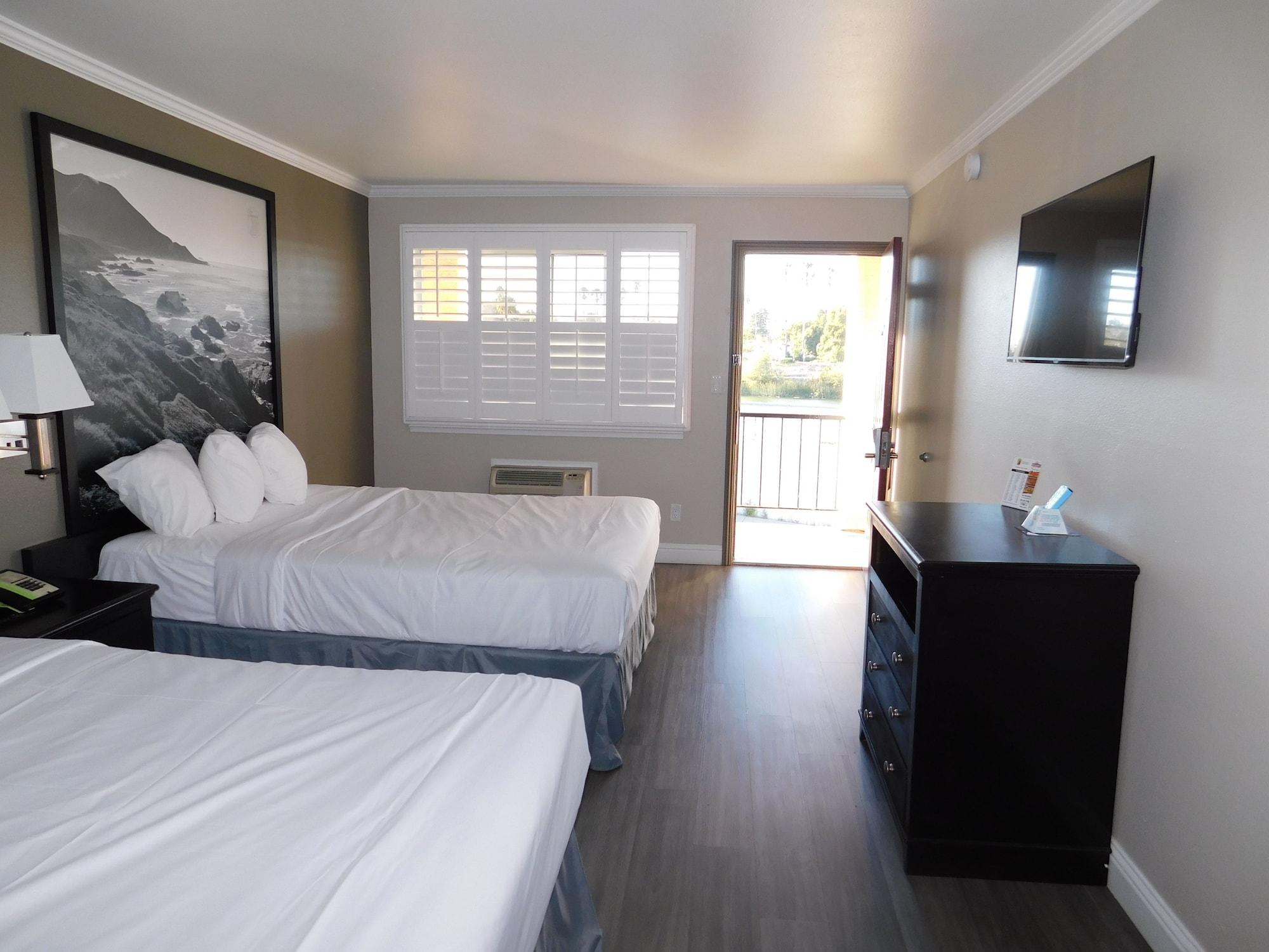ซูเปอร์ 8 บาย วินด์แฮม ซานตา ครูส/บีช บอร์ดวอล์ก อีสต์ Hotel ซานตาครูซ ภายนอก รูปภาพ