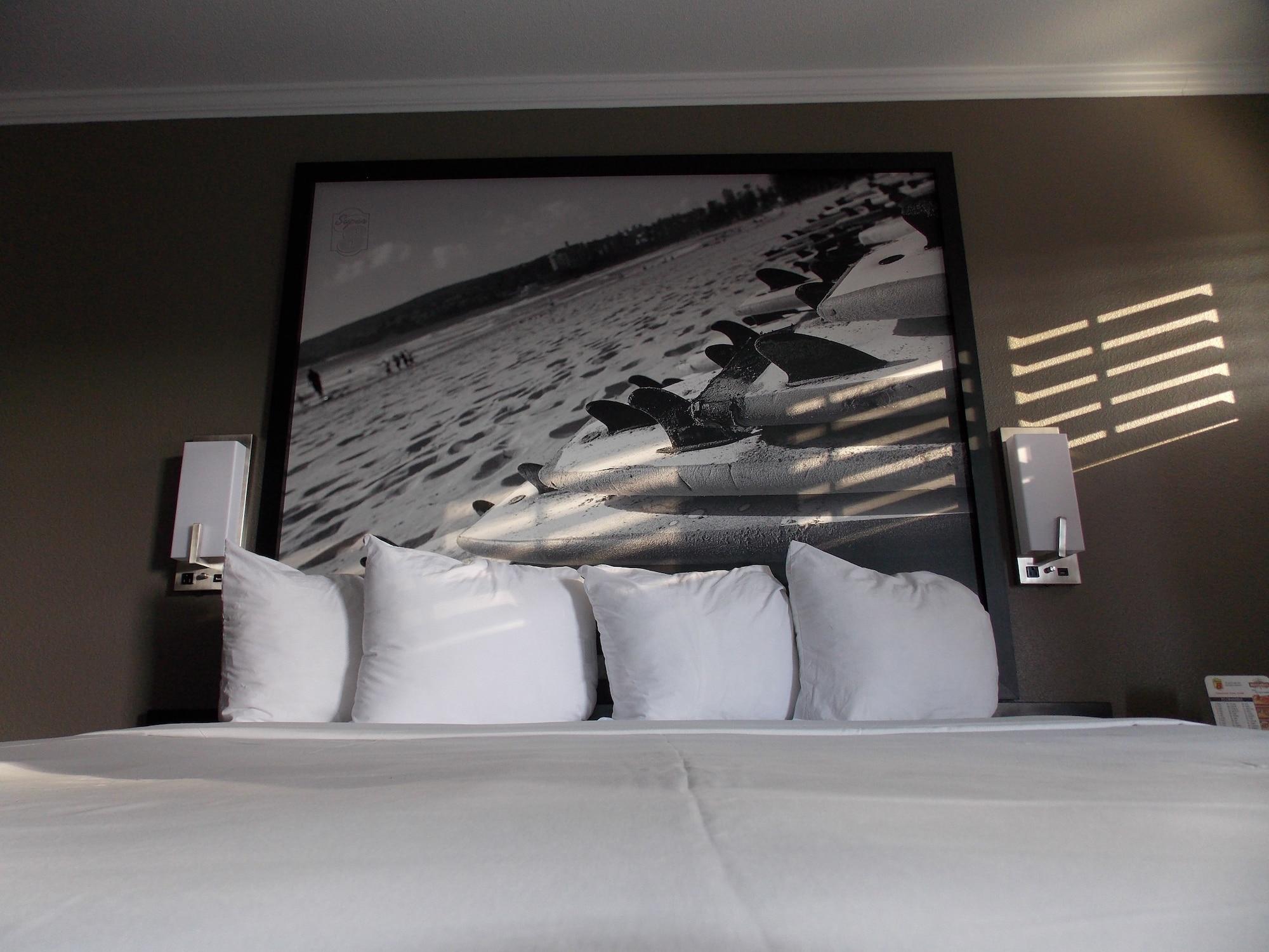 ซูเปอร์ 8 บาย วินด์แฮม ซานตา ครูส/บีช บอร์ดวอล์ก อีสต์ Hotel ซานตาครูซ ภายนอก รูปภาพ