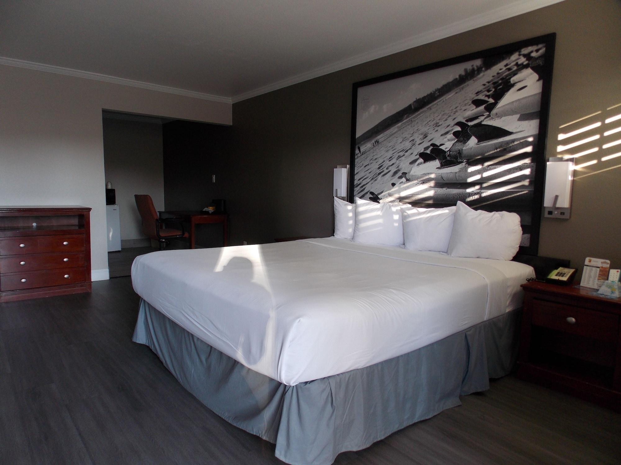ซูเปอร์ 8 บาย วินด์แฮม ซานตา ครูส/บีช บอร์ดวอล์ก อีสต์ Hotel ซานตาครูซ ภายนอก รูปภาพ