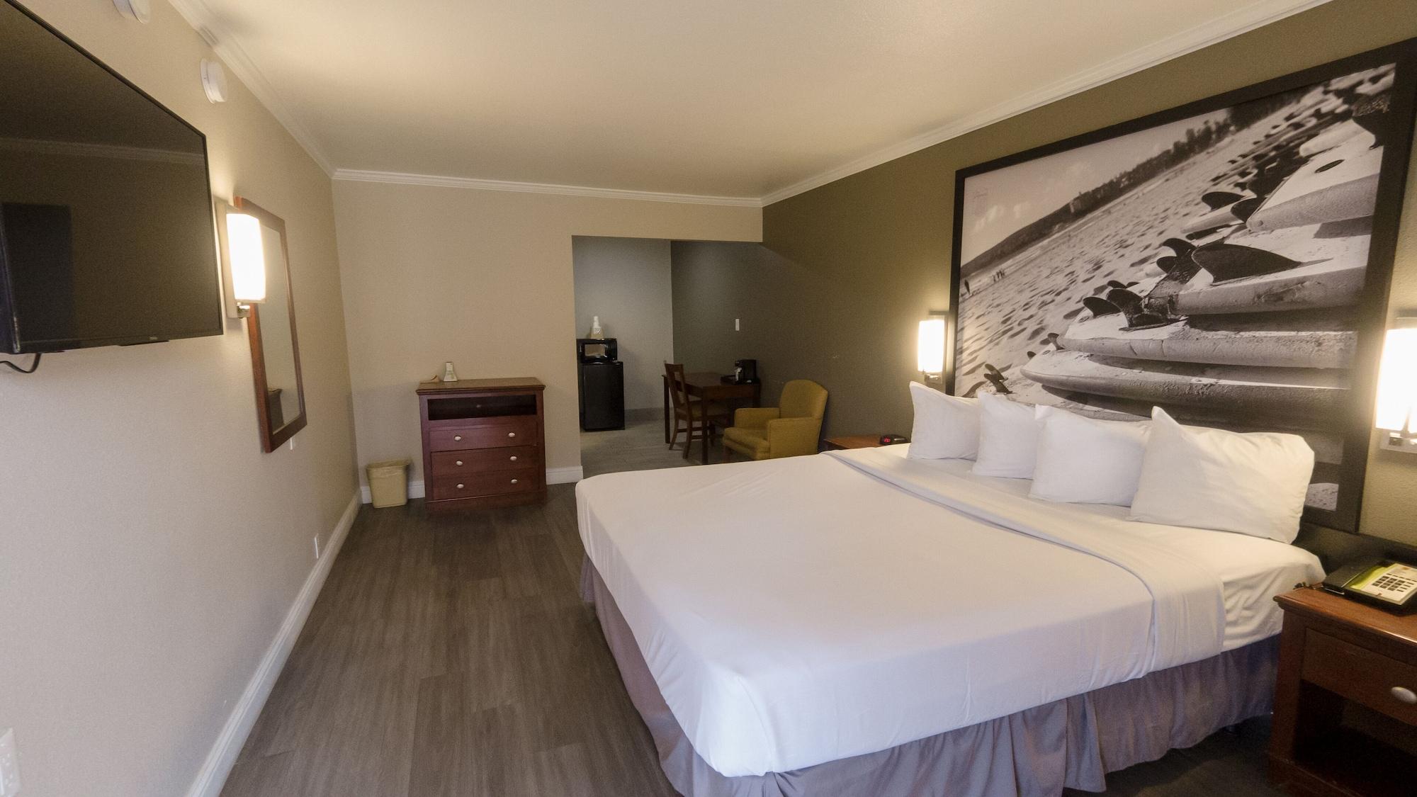 ซูเปอร์ 8 บาย วินด์แฮม ซานตา ครูส/บีช บอร์ดวอล์ก อีสต์ Hotel ซานตาครูซ ภายนอก รูปภาพ