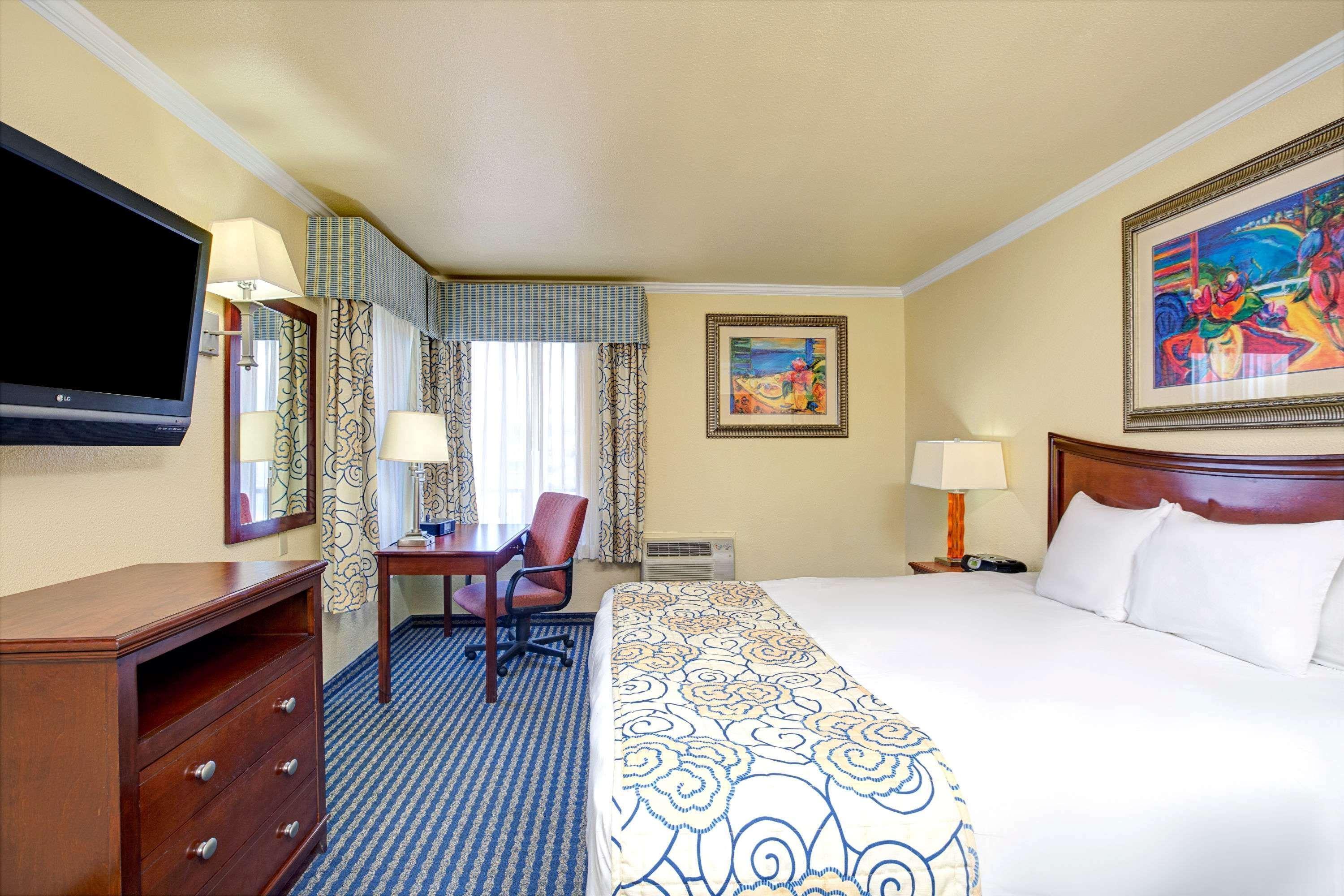 ซูเปอร์ 8 บาย วินด์แฮม ซานตา ครูส/บีช บอร์ดวอล์ก อีสต์ Hotel ซานตาครูซ ภายนอก รูปภาพ