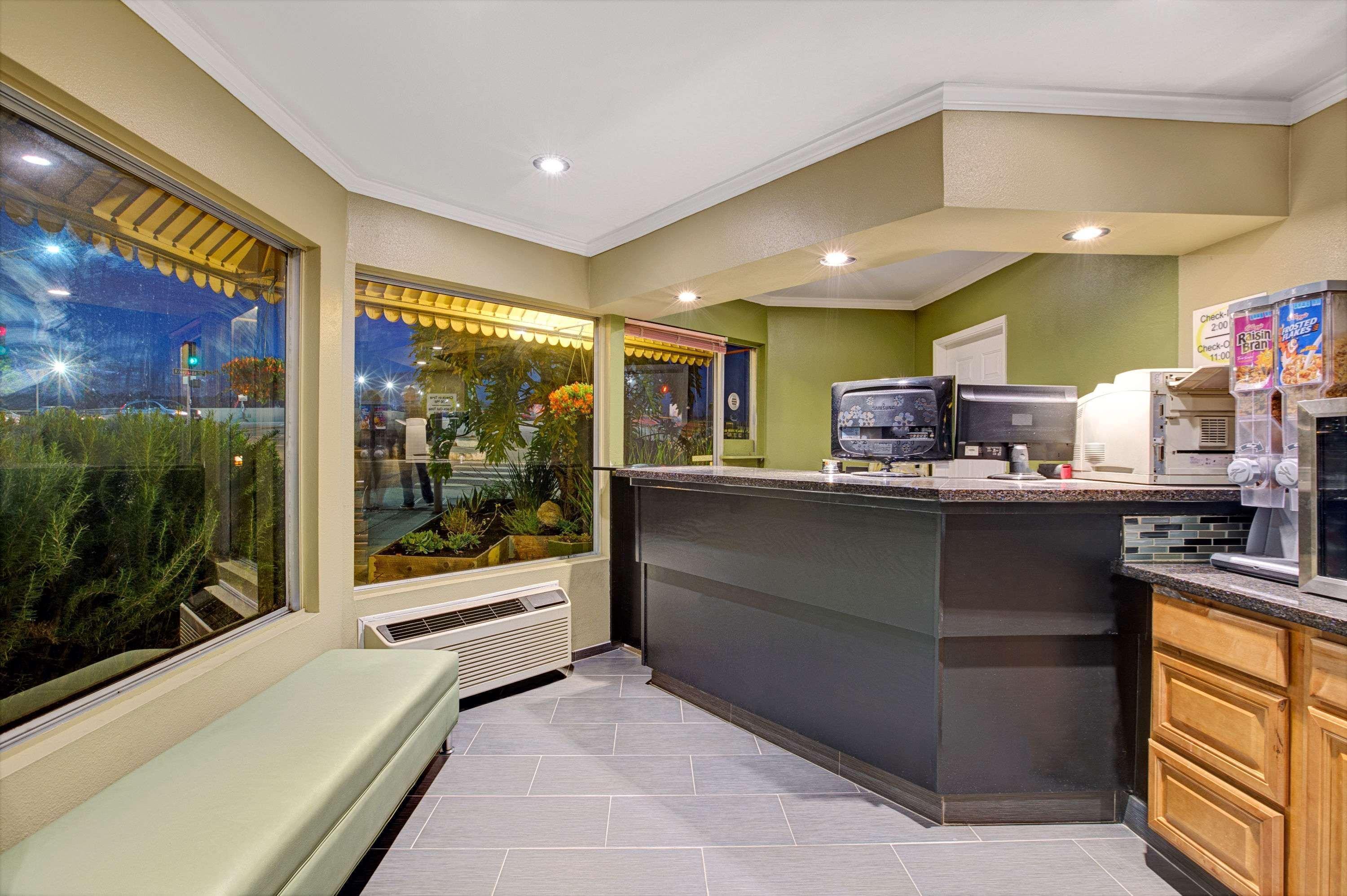 ซูเปอร์ 8 บาย วินด์แฮม ซานตา ครูส/บีช บอร์ดวอล์ก อีสต์ Hotel ซานตาครูซ ภายนอก รูปภาพ