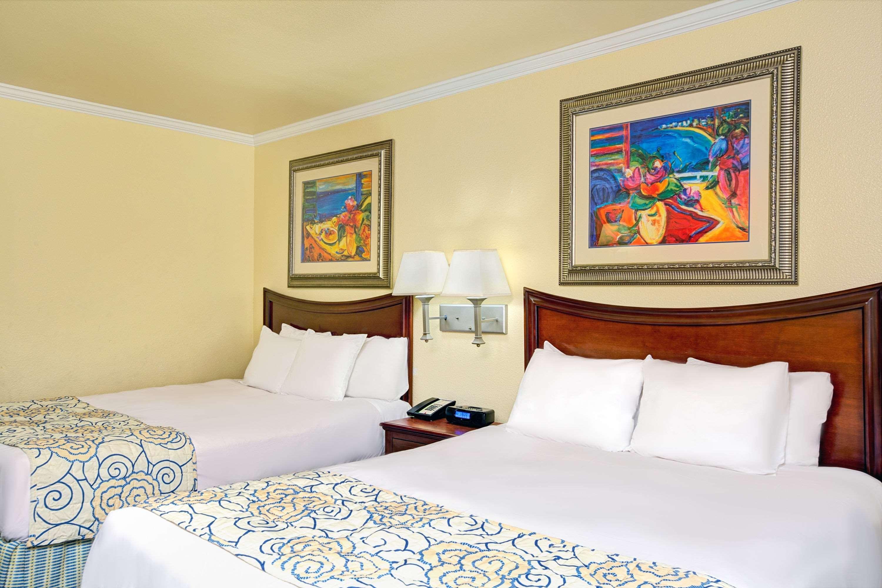 ซูเปอร์ 8 บาย วินด์แฮม ซานตา ครูส/บีช บอร์ดวอล์ก อีสต์ Hotel ซานตาครูซ ภายนอก รูปภาพ